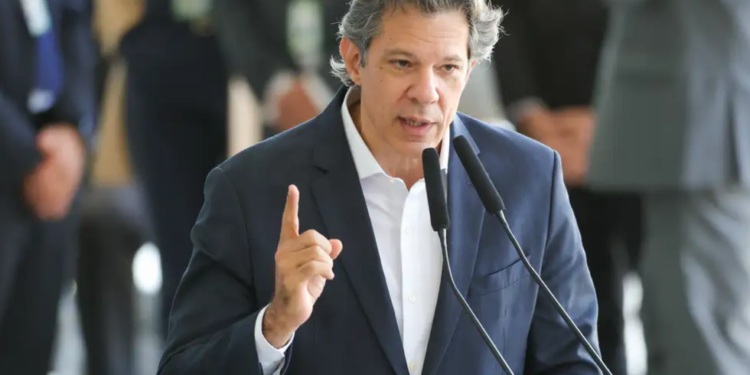 Haddad critica privatização da Sabesp e promete rever contrato se eleito em SP: "Lambança"